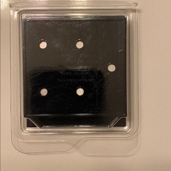 Estee Lauder Eyeshadow Palatte 12 - Picture 2 of 2